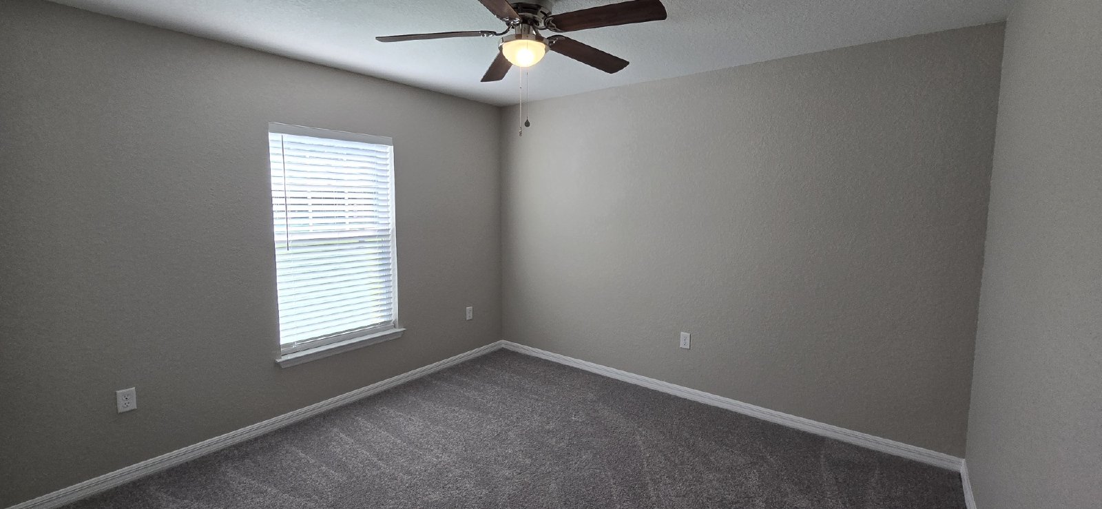 1482 W Manchester Dr. property image