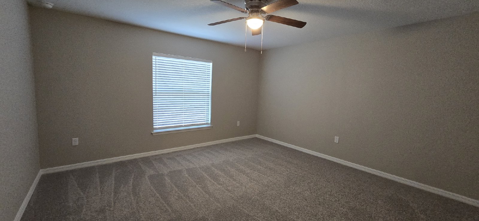 1482 W Manchester Dr. property image